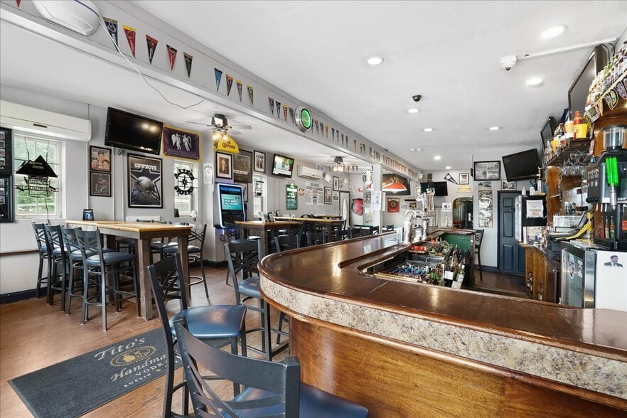 More Photos Of 1101 River Rd, New Windsor Township General Retail For Sale