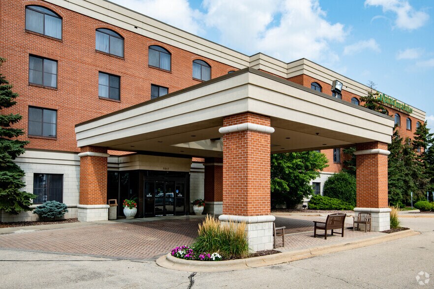 More Photos Of 5217 E Terrace Dr, Madison Hotel For Sale