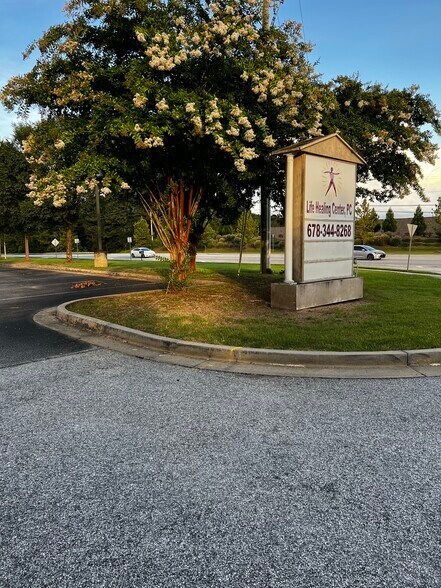 More Photos Of 1637 Athens Hwy, Grayson Office For Sale