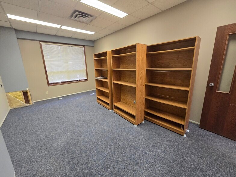 More Photos Of 4628 62 St, Red Deer Warehouse For Lease