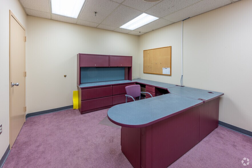 More Photos Of 40 Mulberry St, Middletown Flex For Sale