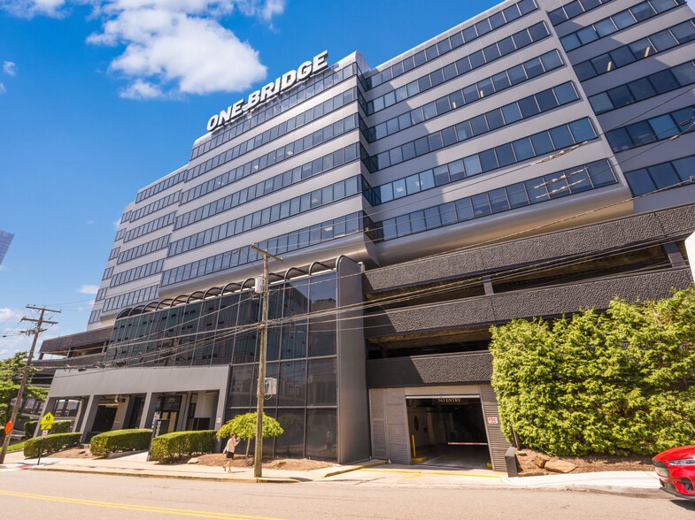 More Photos Of 1 Bridge Plz N, Fort Lee Office For Lease