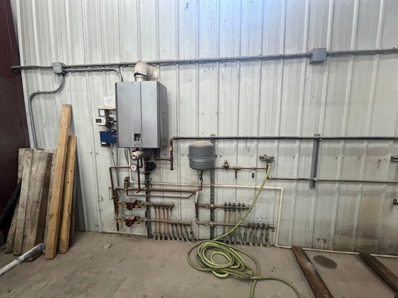 More Photos Of 1730 W Church St, Sandwich Auto Repair For Sale