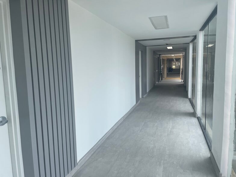 More Photos Of 900 S Main St, Corona Medical For Lease