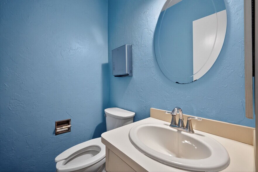 More Photos Of 45 Barkley Cir, Fort Myers Medical For Lease