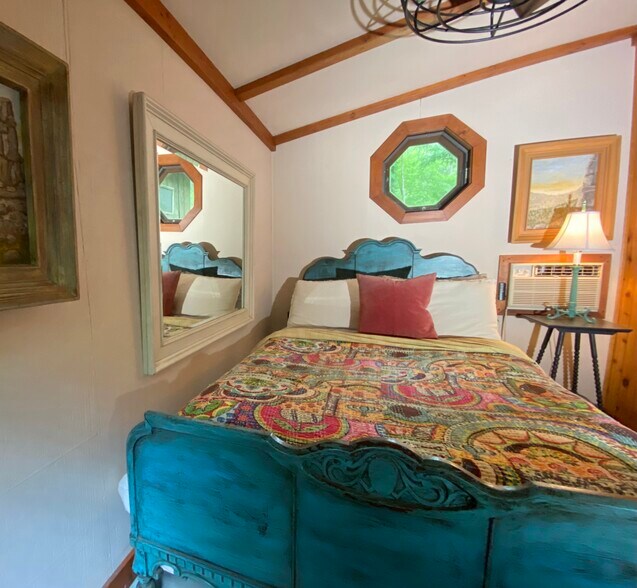 More Photos Of 15303 Midland Trl, Ansted Freestanding For Sale