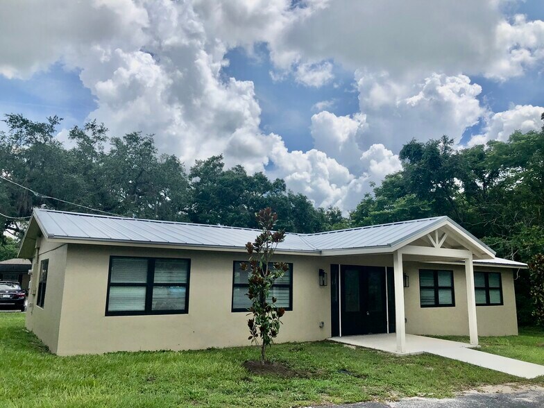 Primary Photo Of 37257 Medical Dr, Dade City Medical For Lease