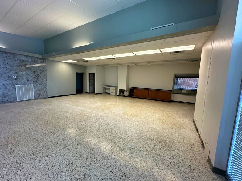 More Photos Of 150 W Rhea Ave, Spring City Medical For Sale