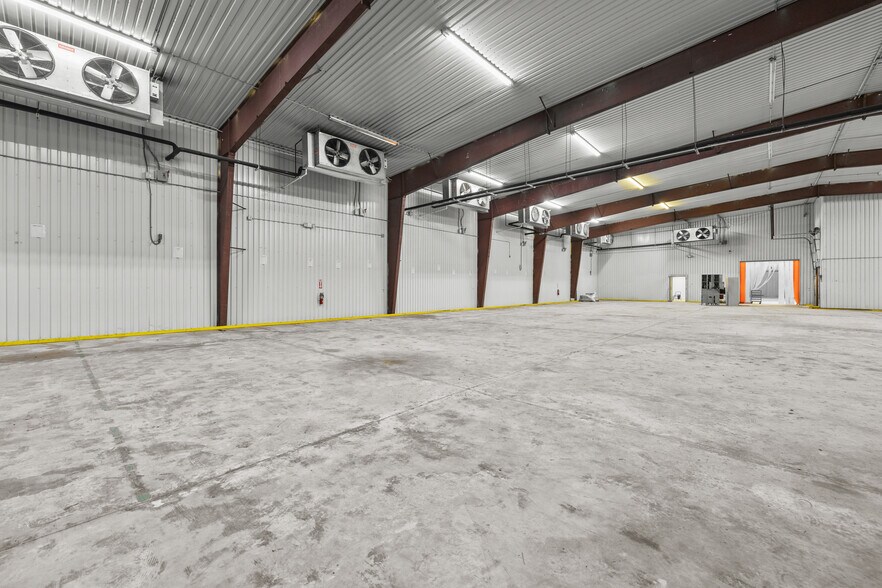 More Photos Of 19450 E County Road 1474, Hawthorne Refrigeration Cold Storage For Sale