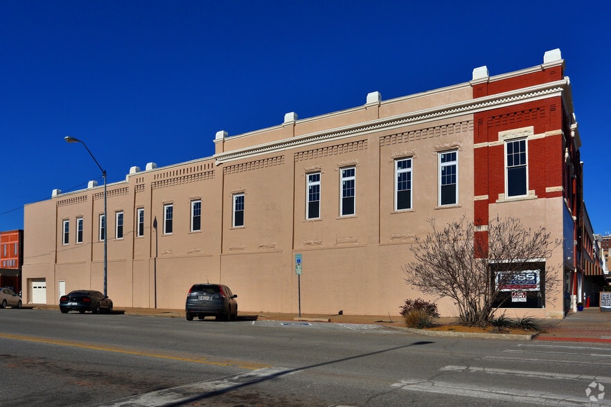 More Photos Of 126 S Independence St, Enid Storefront Retail Office For Lease