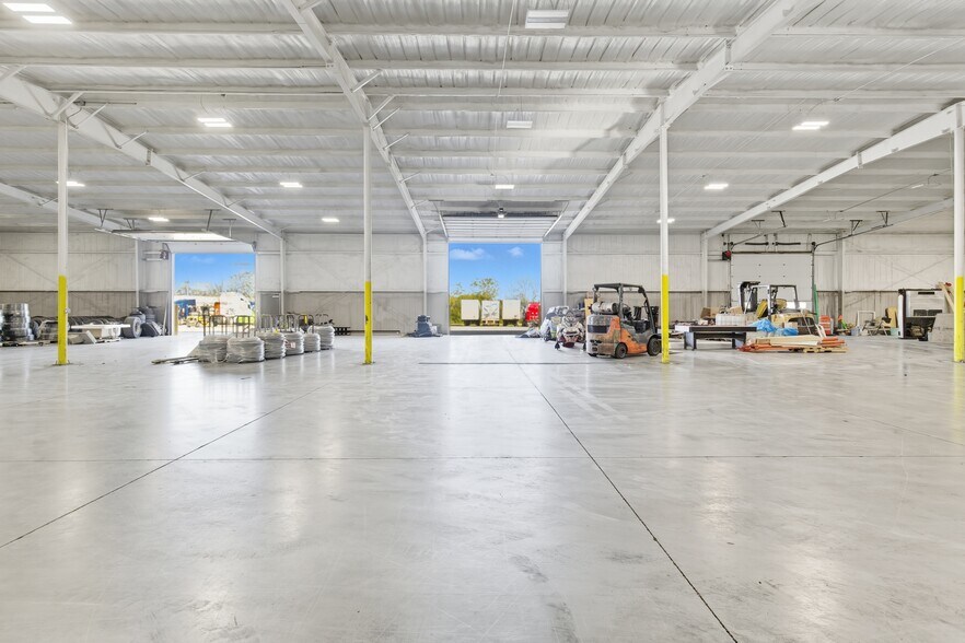 More Photos Of 19518 Whitfield Rd, Sedalia Light Manufacturing For Sale