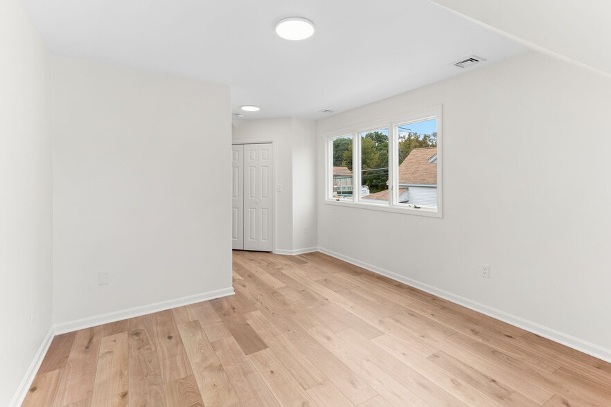 More Photos Of 280 Washington St, North Easton Flex For Sale