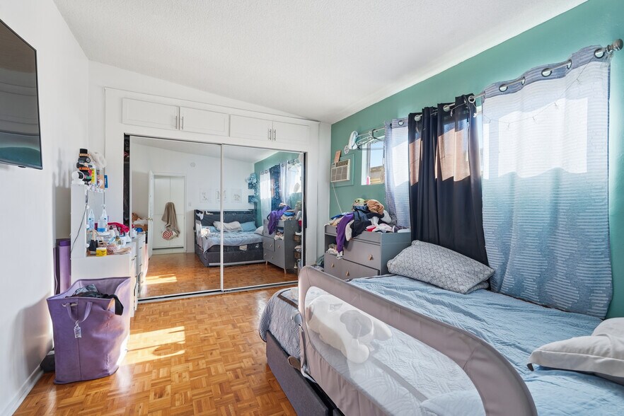 More Photos Of 1207 S Catalina St, Los Angeles Apartments For Sale