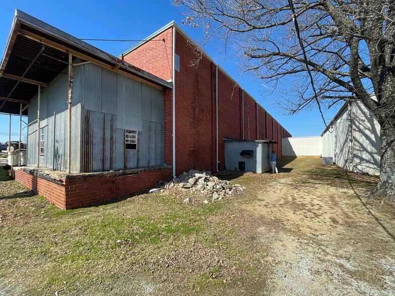 More Photos Of 1100 Chandler St, Montgomery Industrial For Lease