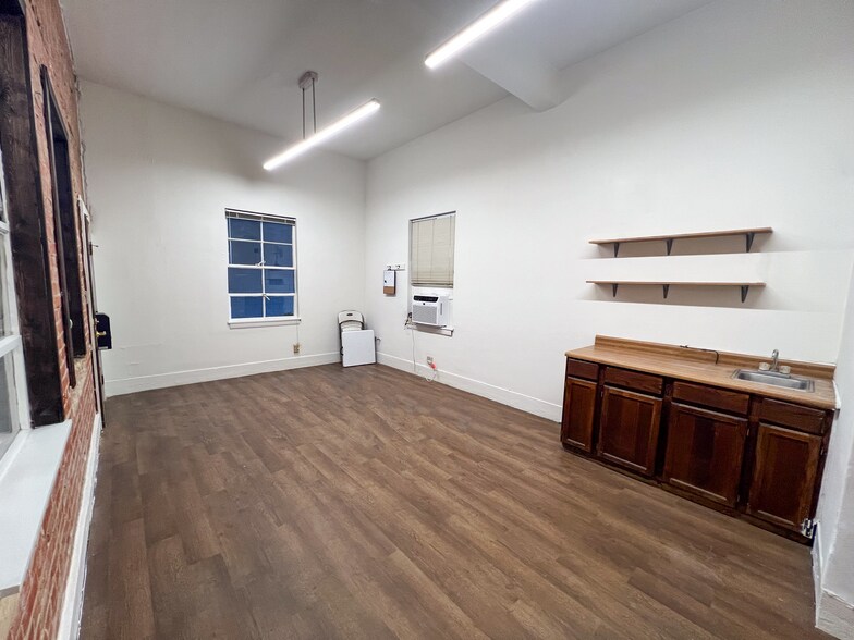 More Photos Of 1305 S Brazos St, San Antonio Refrigeration Cold Storage For Lease