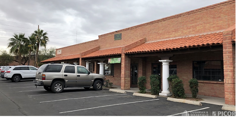 More Photos Of 460-470 W Roger Rd, Tucson Showroom For Lease