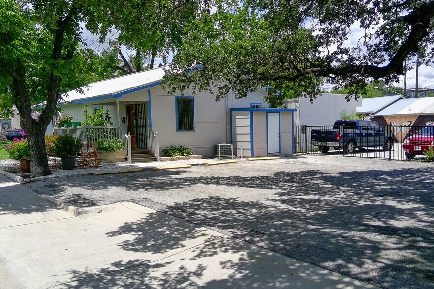 More Photos Of 1715 S 1st St, Austin Office For Sale