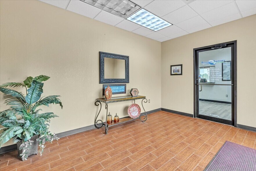 More Photos Of 304 S 29th St, Chickasha Medical For Sale