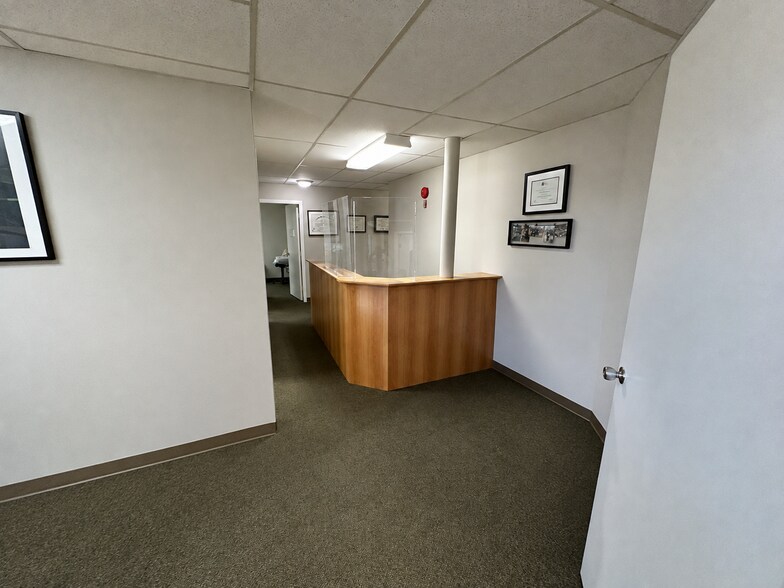 More Photos Of 11404 40 Av NW, Edmonton Schools For Lease