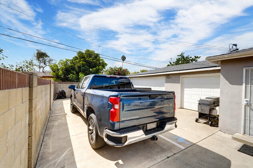 More Photos Of 10422 Bonnie Dr, Garden Grove Multifamily For Sale