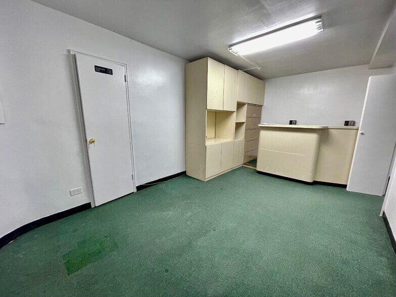 More Photos Of 10025 Queens Blvd, Forest Hills Apartments For Sale