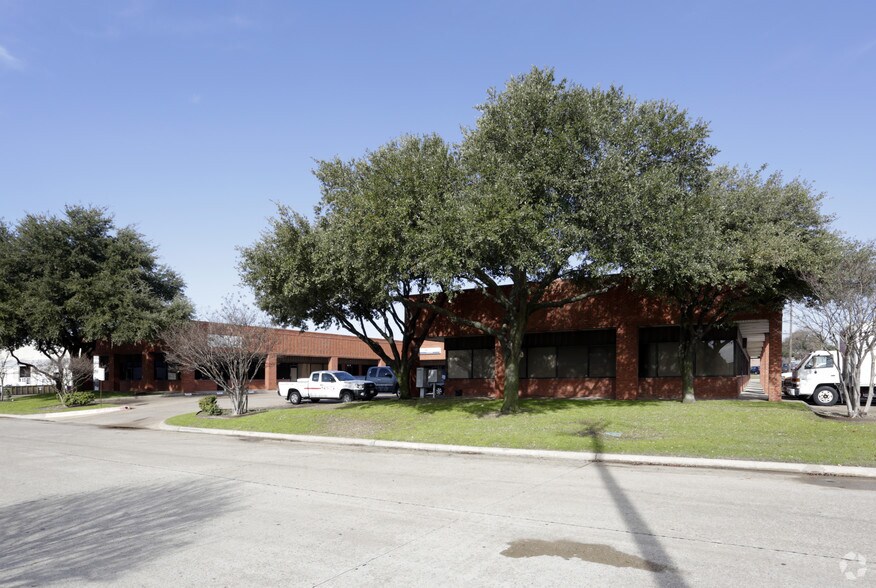 More Photos Of 10875 Plano Rd, Dallas Flex For Lease