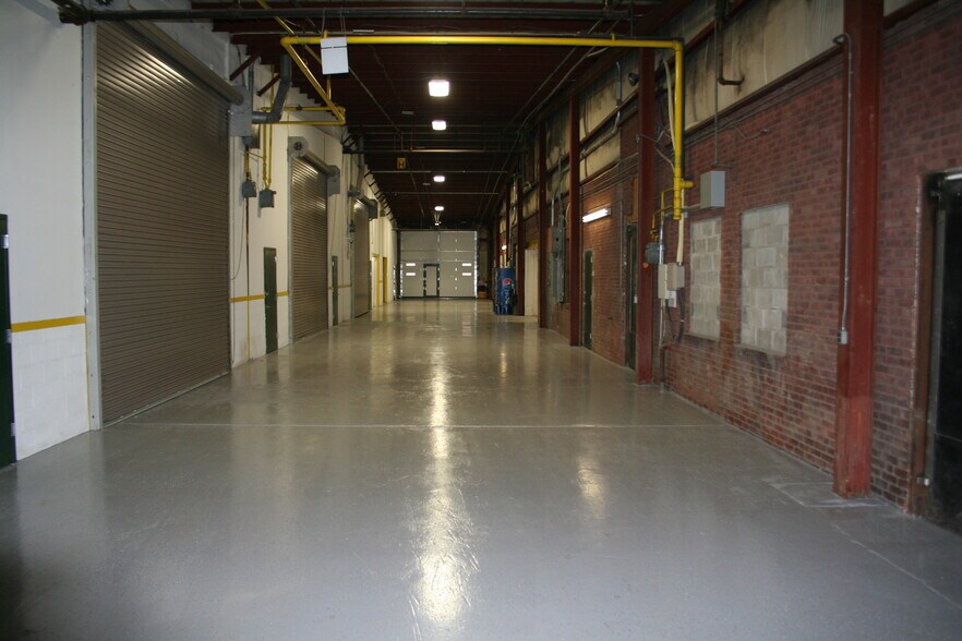 More Photos Of 210-211 Cottage St, Poughkeepsie Warehouse For Lease