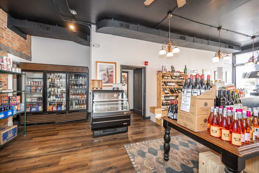 More Photos Of 2015 Madison rd, Cincinnati Storefront Retail Residential For Lease