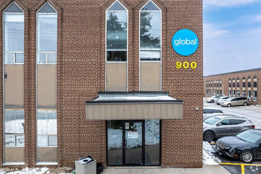 More Photos Of 900 Alness St, Toronto Manufacturing For Lease