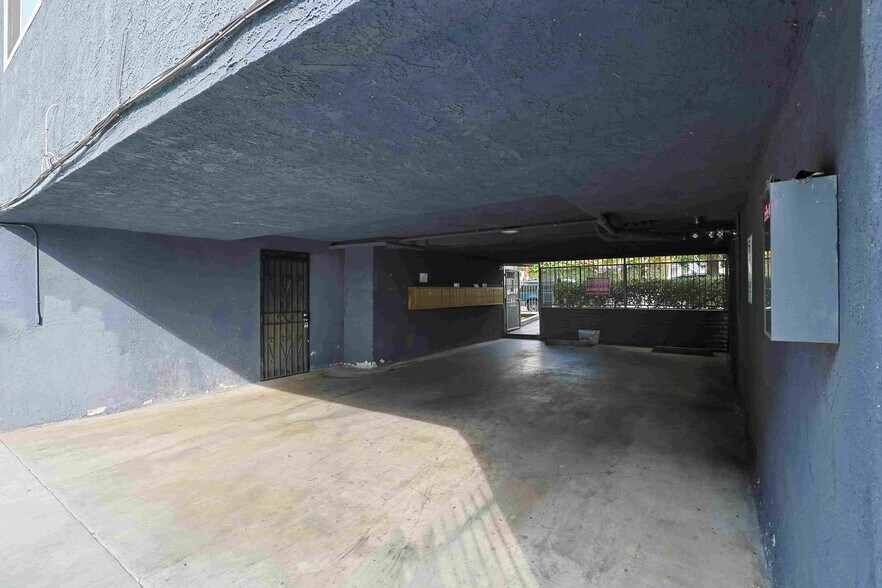 More Photos Of 2202-2208 Michigan Ave, Los Angeles Apartments For Sale