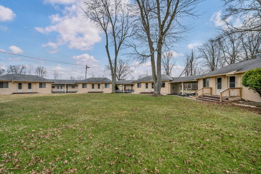 More Photos Of 44077 Oberlin Elyria Rd, Oberlin Hotel For Sale