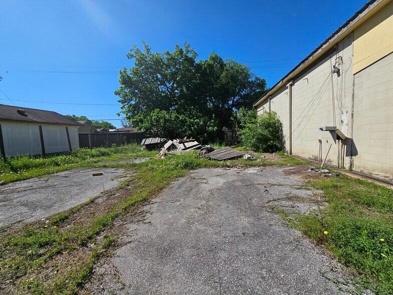 More Photos Of 10601 Martin Luther King Blvd, Houston Freestanding For Sale