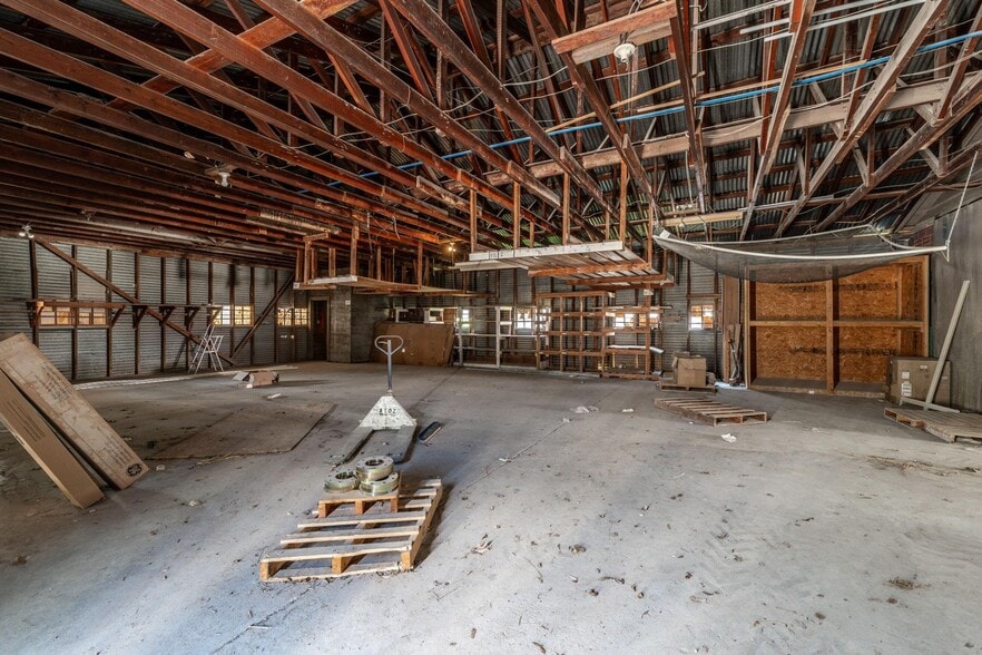 More Photos Of 1208 E Washington St, Stephenville Industrial For Sale