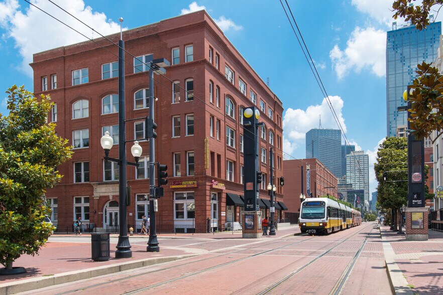 More Photos Of 302-306 N Market St, Dallas Loft Creative Space For Lease