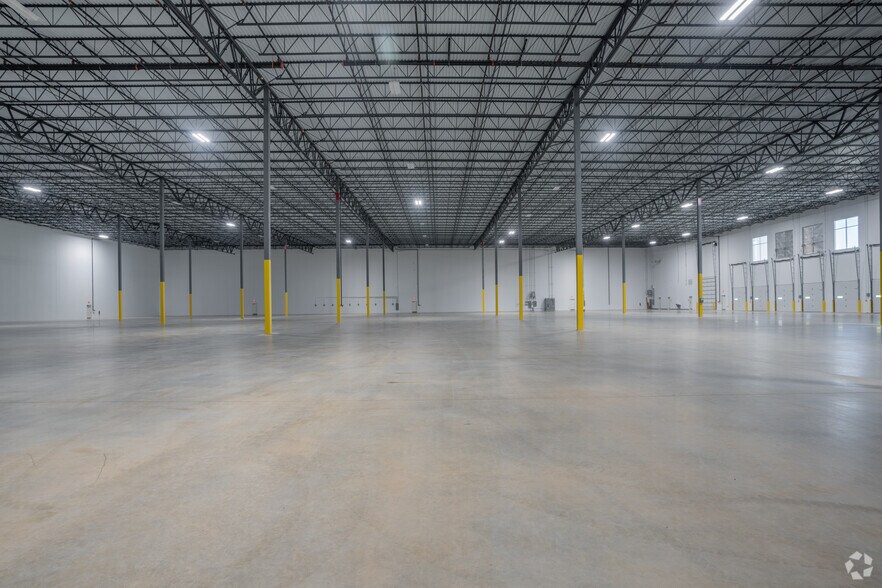 More Photos Of 151 Logistics Pky NE, White Distribution For Lease