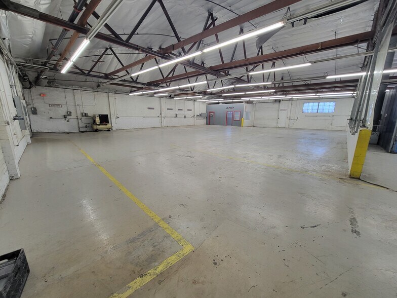 More Photos Of 2001 S La Cienega Blvd, Los Angeles Warehouse For Sale