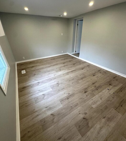 More Photos Of , Markham General Retail For Sale