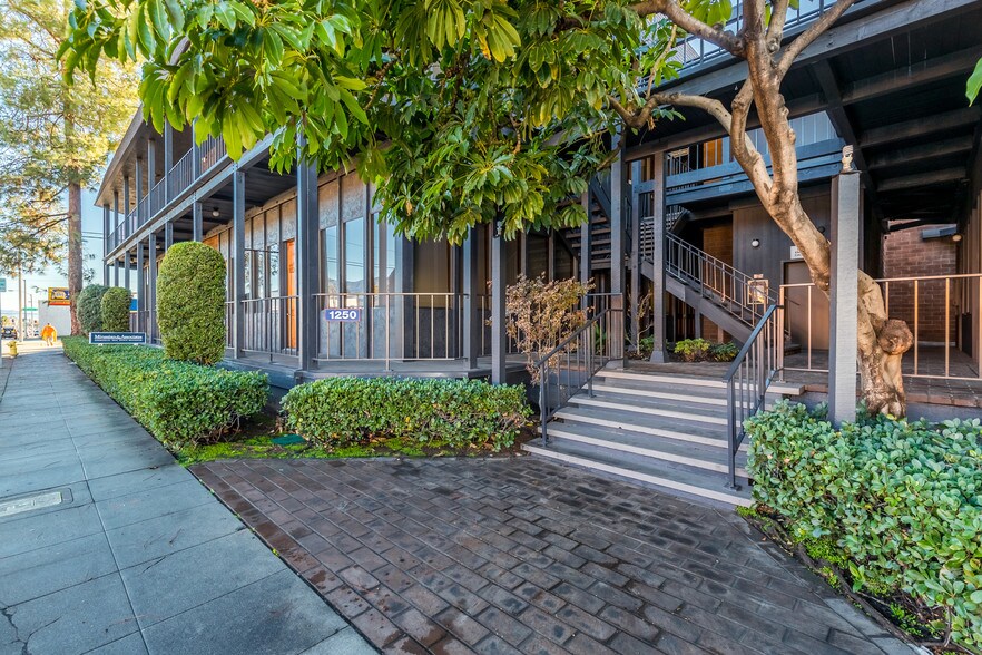 More Photos Of 1250 E Walnut St, Pasadena Office For Lease