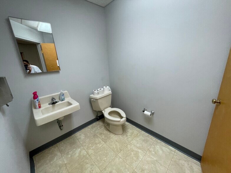 More Photos Of 11340 Pembrooke Sq, Waldorf Medical For Sale
