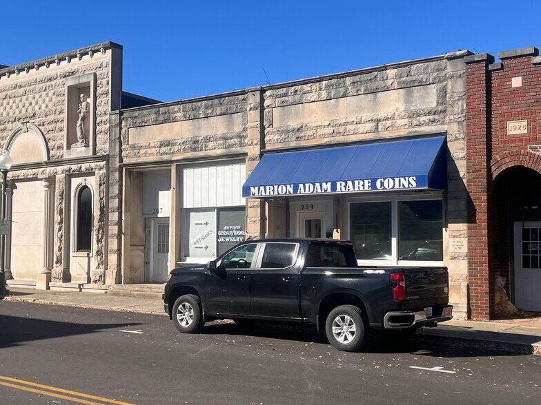 More Photos Of 207-209 N Sale St, Ellettsville Storefront For Sale