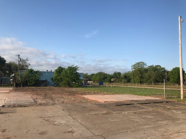 More Photos Of 909 N 8th Ave, Texas City Storefront Retail Office For Sale