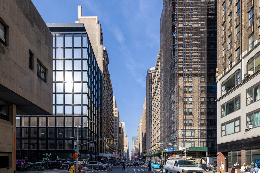 More Photos Of 333 Seventh Ave, New York Office For Lease