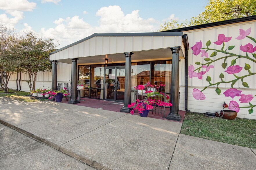 More Photos Of 2606 S Texas Ave, Bryan Restaurant For Sale