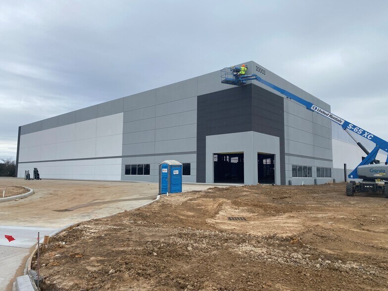 More Photos Of 20003 Mueschke Rd, Tomball Manufacturing For Lease