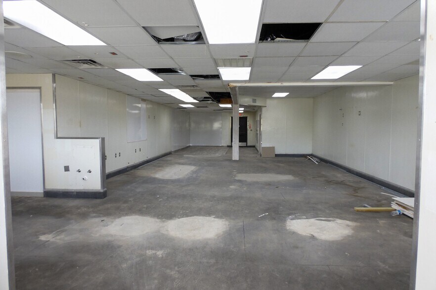 More Photos Of 6280 Highway 281, Three Rivers Fast Food For Sale