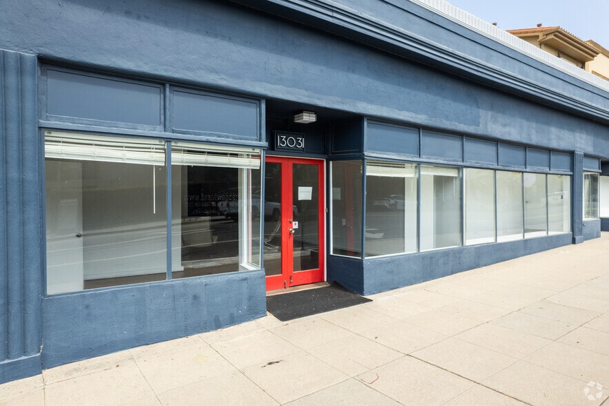 More Photos Of 13031 Montana Ave, Los Angeles Freestanding For Lease