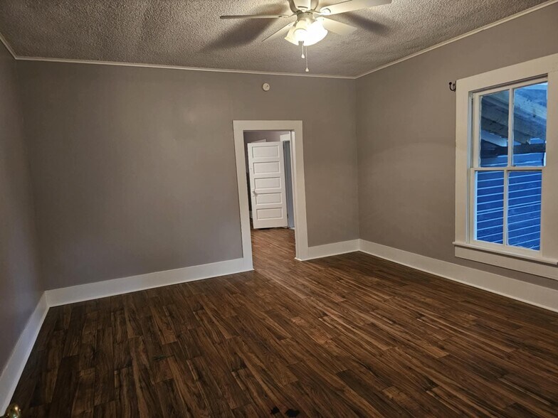 More Photos Of 630 Worth St, Hemphill Multifamily For Sale