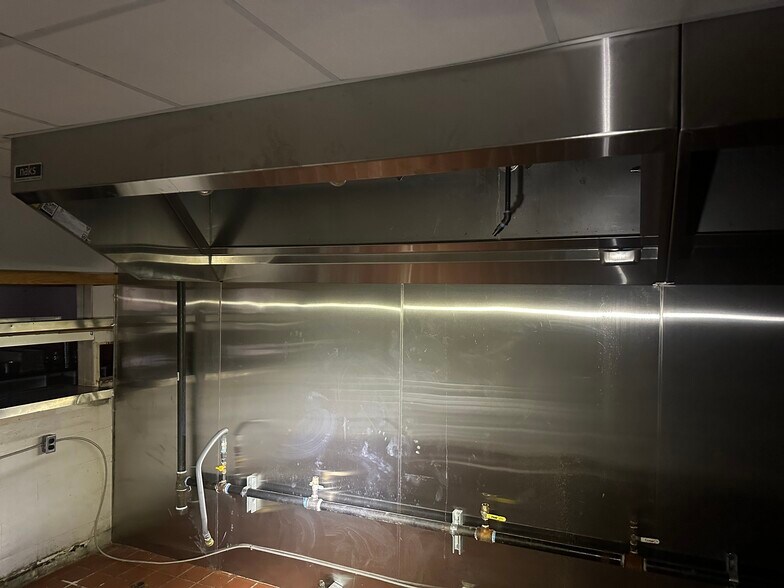 More Photos Of 1050 Mount Vernon Ave, Marion General Retail For Sale