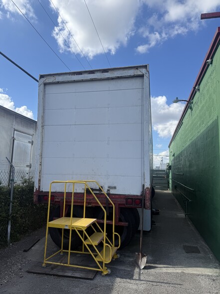 More Photos Of 5201 NW 36th Ave, Miami Light Manufacturing For Sale