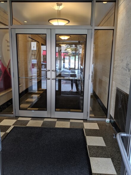 More Photos Of 1600-1627 Sherman Ave, Evanston Office For Lease